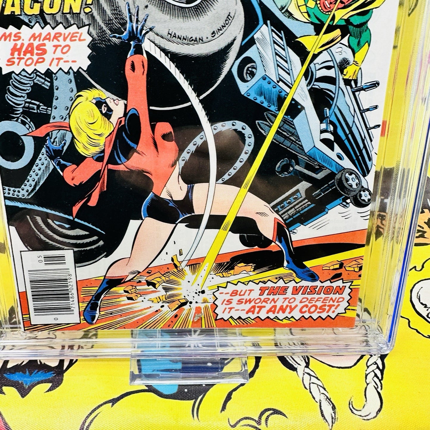MS. MARVEL #5 CGC 9.8 WHITE PAGES VISION  MODOK APPEARANCE MARVEL 1977