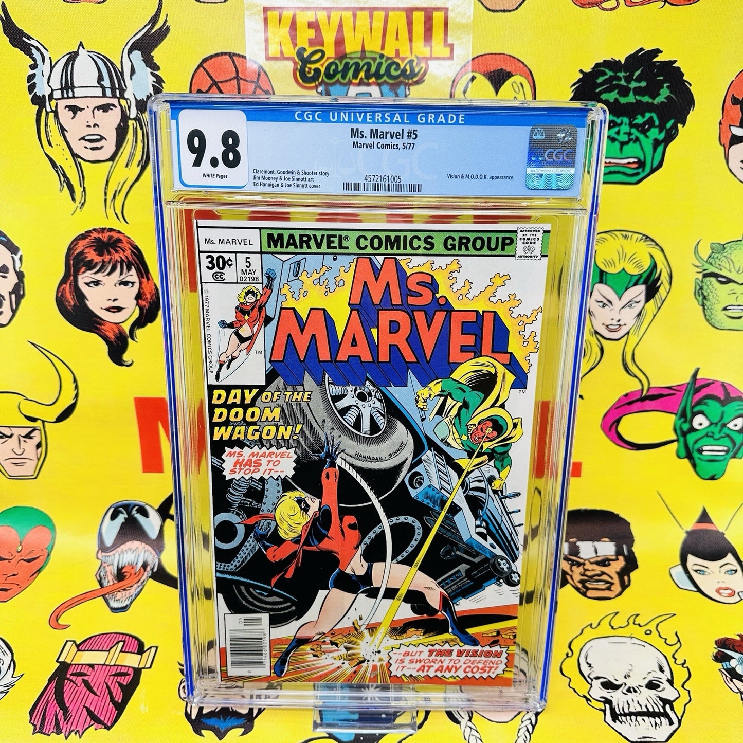 MS. MARVEL #5 CGC 9.8 WHITE PAGES VISION  MODOK APPEARANCE MARVEL 1977