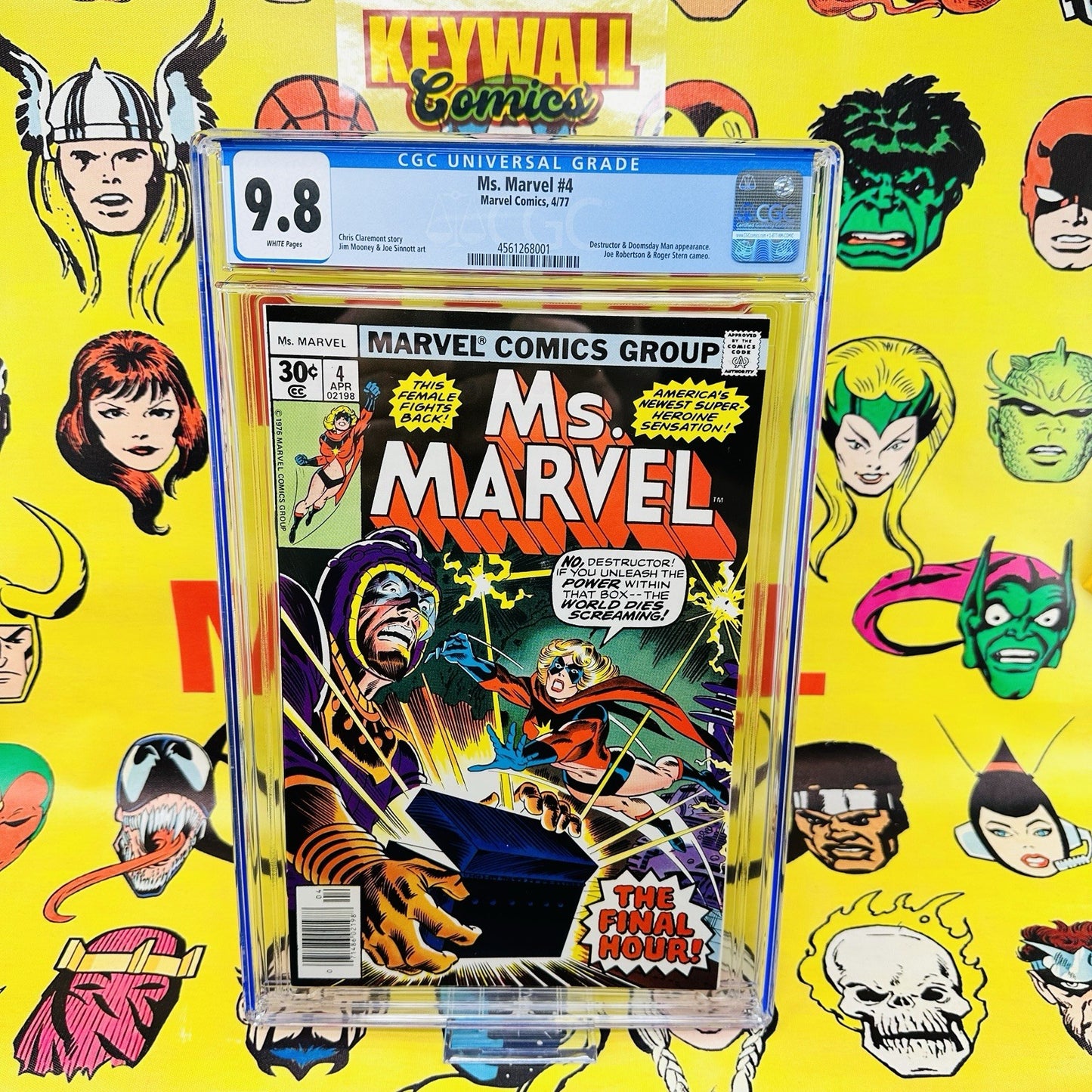 MS. MARVEL #4 CGC 9.8 WHITE PAGES CLAREMONT STORY MOONEY ART